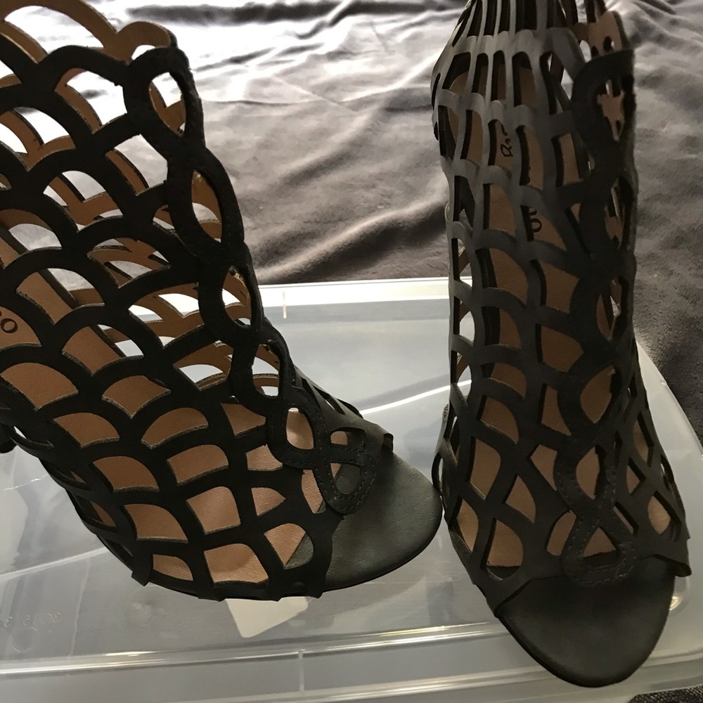 Zigisoho Sandal - image 1